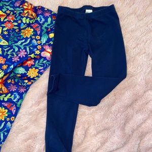 Selling a 4T blue navy leggings for kids